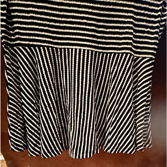 Short sleeve top - Picture 4 of 7